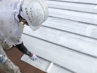 高槻市　施設にて屋根の下塗りです🌈