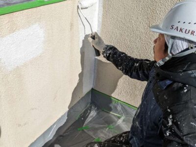 大阪市淀川区　ビルの外壁塗装　下塗り1回目の様子💁‍♀️