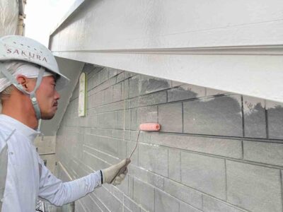 茨木市　事業用建物　外壁塗装下塗り1回目の様子🙂