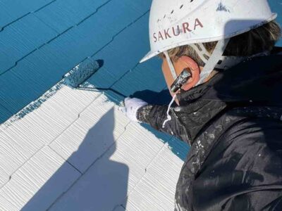 茨木市　事業用建物　屋根塗装　上塗り１回目の様子🎨