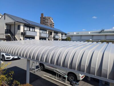 吹田市　千里丘のアパート　駐輪場の屋根塗装ビフォーアフター🚲
