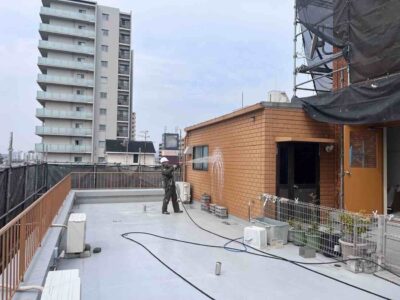 高槻市　大畑町　マンションの高圧洗浄の様子🐳