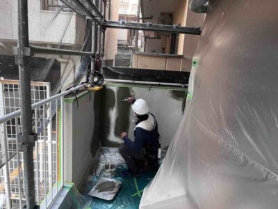 高槻市　大畑町　マンションのセメント補修の様子🗿