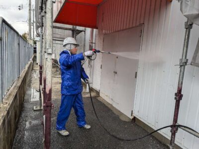 高槻市　郡家新町の店舗　高圧洗浄の様子🐳