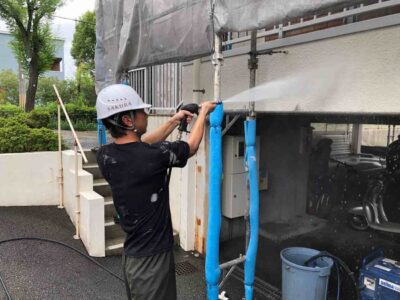 高槻市　土室町のマンション　高圧洗浄の様子🐳