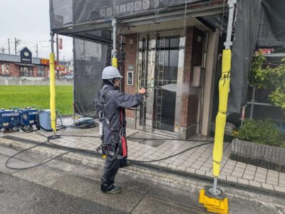 枚方市 招堤北町のマンション 高圧洗浄の様子🐘